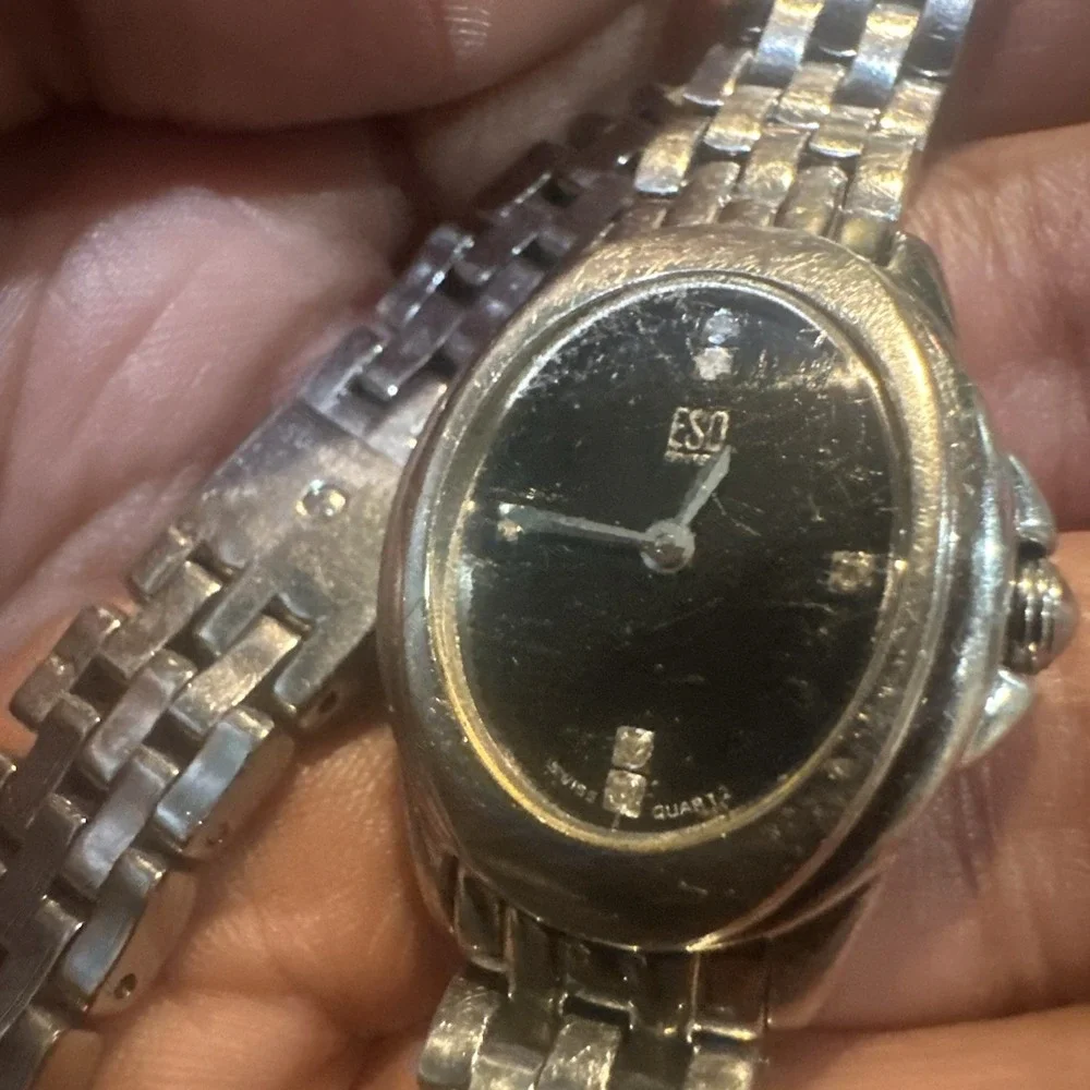 Working Vintage ESQ SWISS Women's Watch Silver Black Face 23mm Missing Band Link